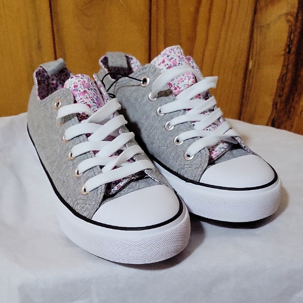 Twisted Gray and White Floral Sneakers